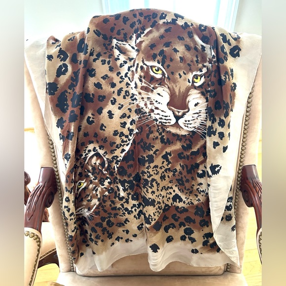 Leopard Cat Print Scarf Beige Brown 31”x31” - Picture 1 of 6